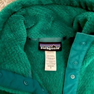 Womens Patagonia sweatshirt. Lightly worn.